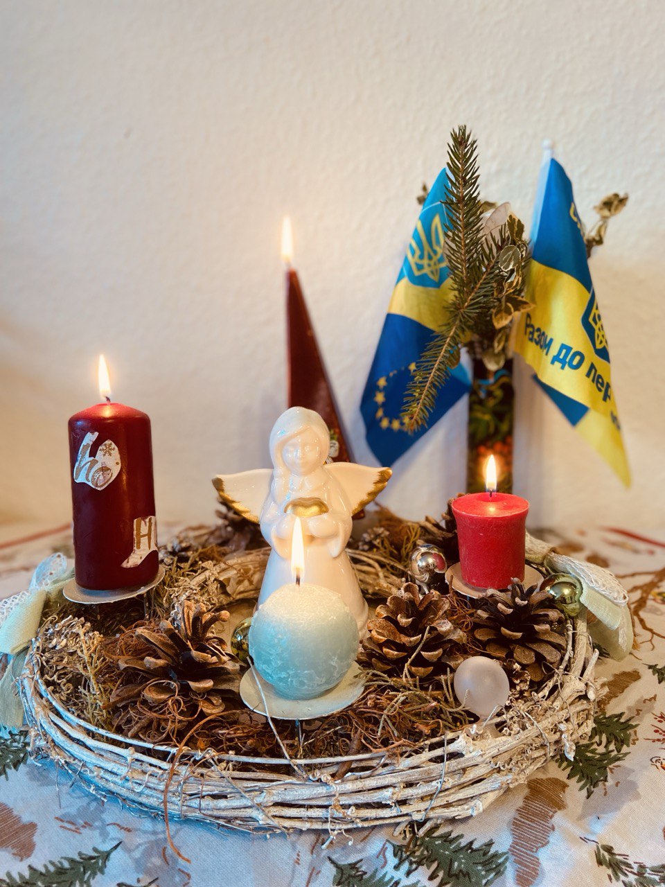 Привітання з Різдвом Христовим та прийдешнім Новим роком!